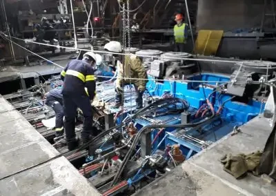 Montaje-de-Oscilador-en-Maquina-de-Colada-Contínua-3-400x284